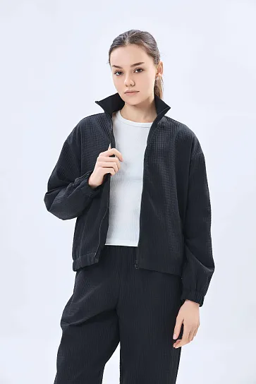 Ayollar vetrovkasi AW23WBA-52077-146664 фото